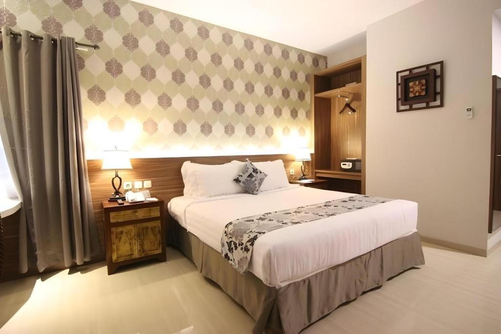 Grand Amira Hotel Solo, Azana Hotels Collection Exterior photo